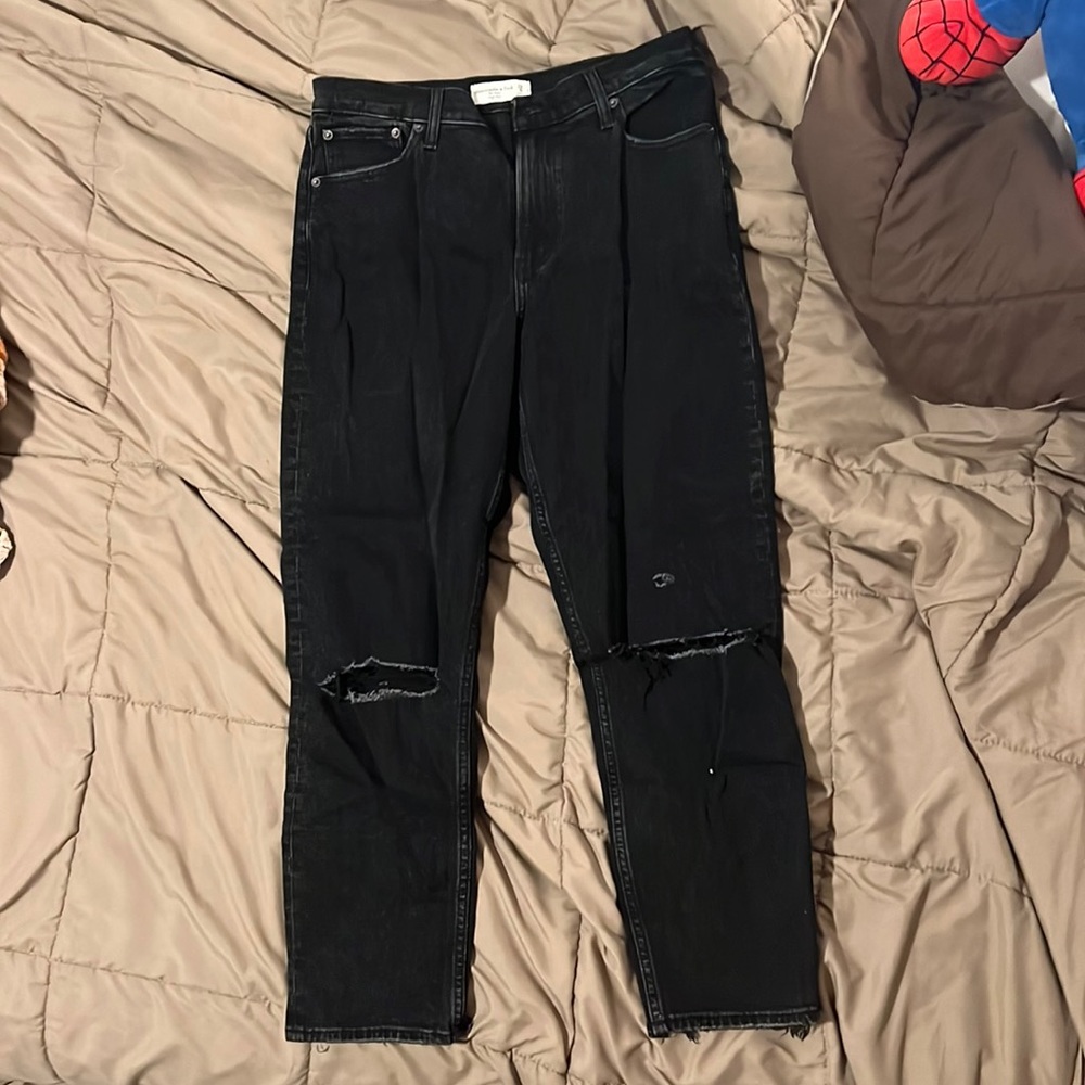 black mom high rise jeans. size 8… abercrombie. worn on a couple times